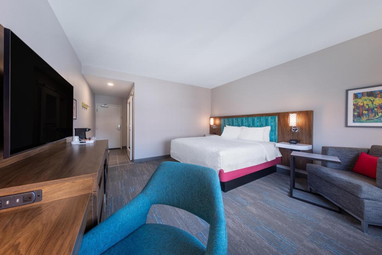 King Room with Microwave and Fridge