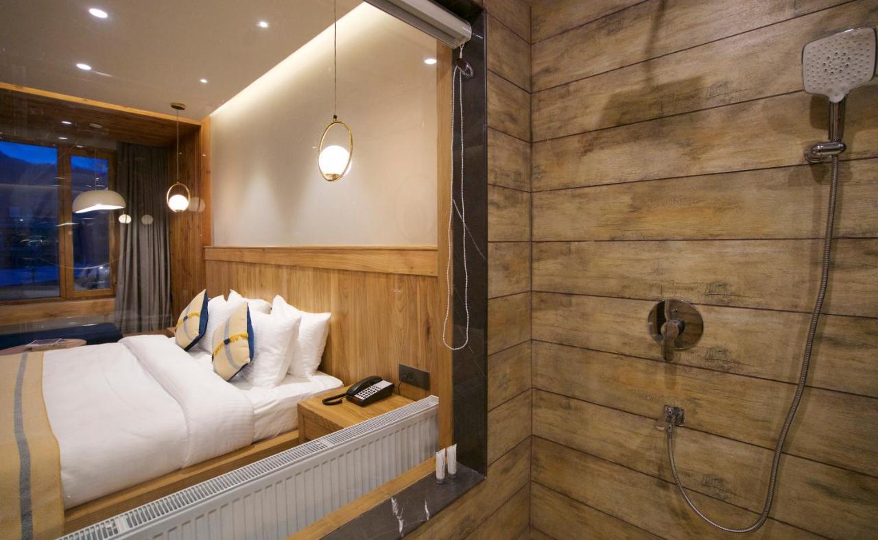 King Room with Mountain View