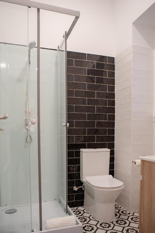 Single Room with Private External Bathroom