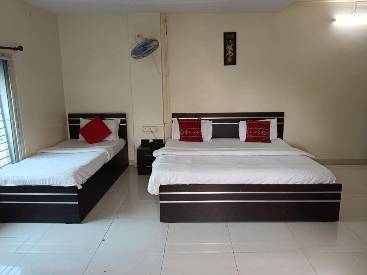 Deluxe Double Room (2 Adults + 1 Child)