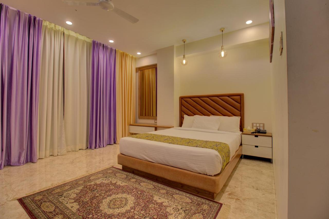 Deluxe Queen Room,1477669714:JPEG