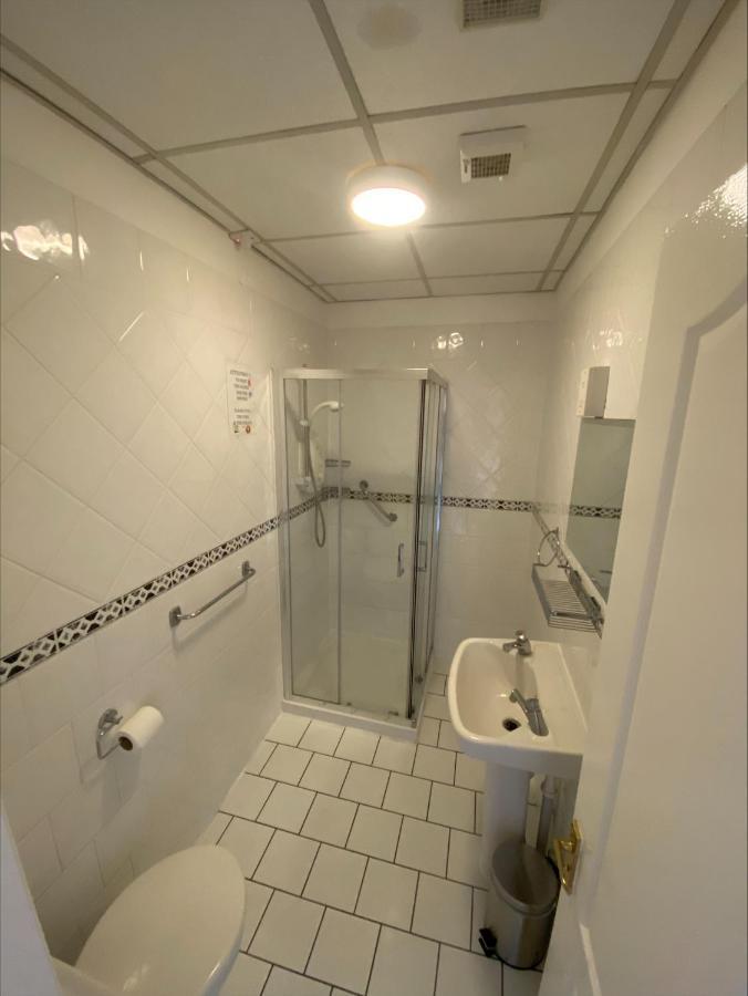 Twin Room Shower