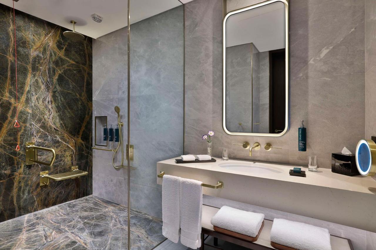 Queen Room Mobility Access