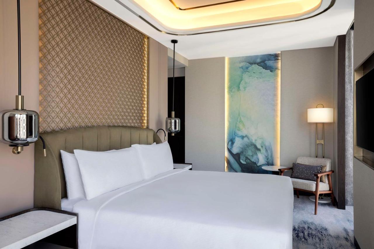 Corner King Room Burj Khalifa View
