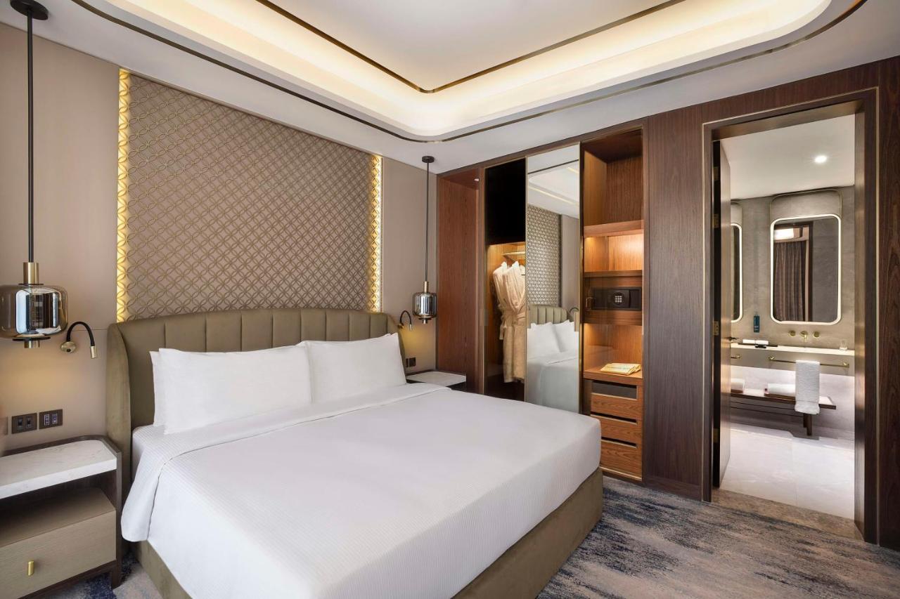 One-Bedroom Superior King Suite Burj Khalifa View