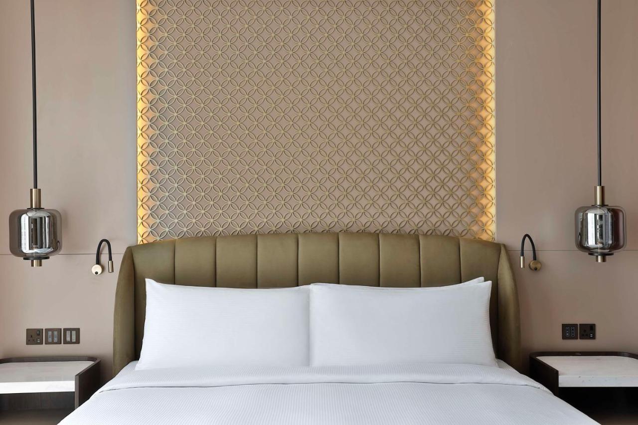 Corner King Room Burj Khalifa View