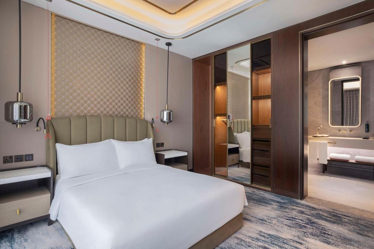 Queen Room Mobility Access