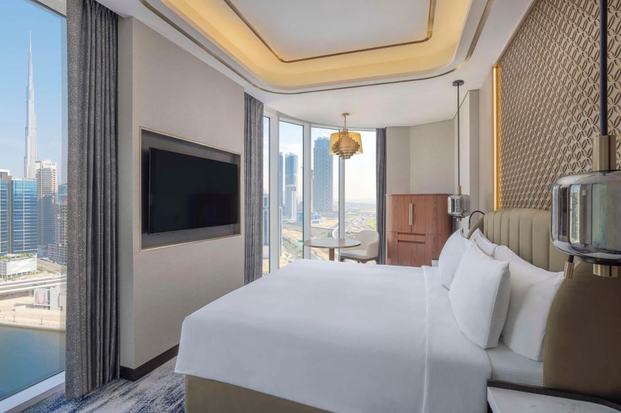 Corner King Room Burj Khalifa View