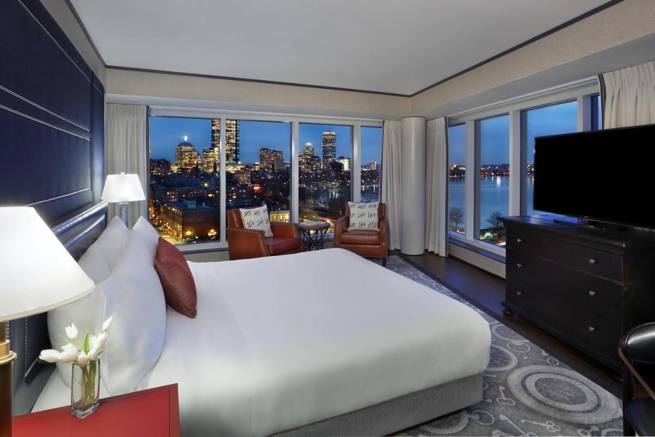 Charles River, 1 Bedroom 2 room Suite, 1 King, Sofa bed
