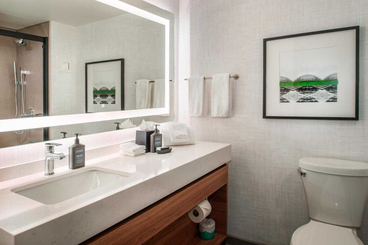 Club level Guest room 1 King