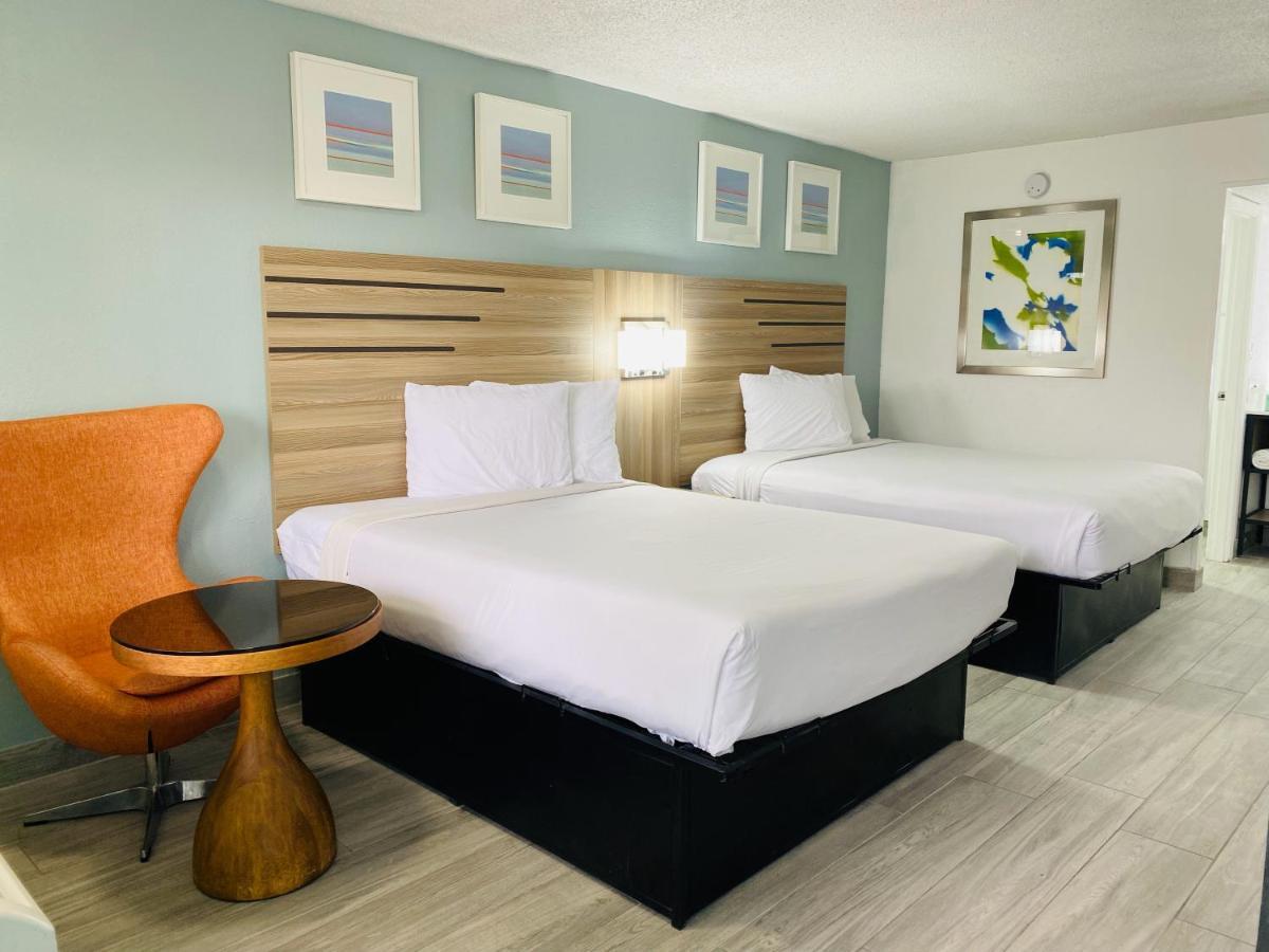 Quadruple Room with Two Queen Beds - Non Smoking