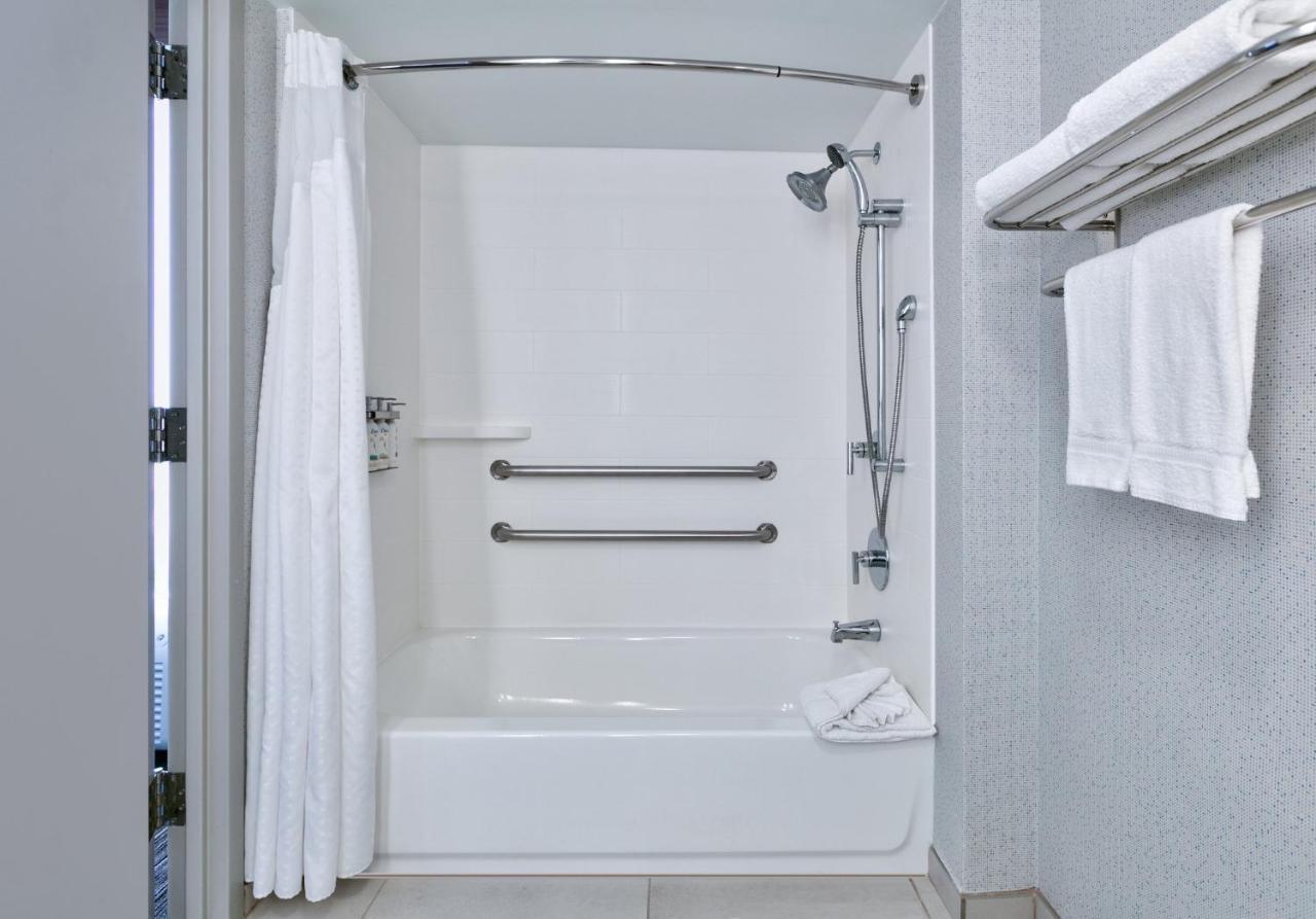 Standard King Room with Mobility Accessible Tub