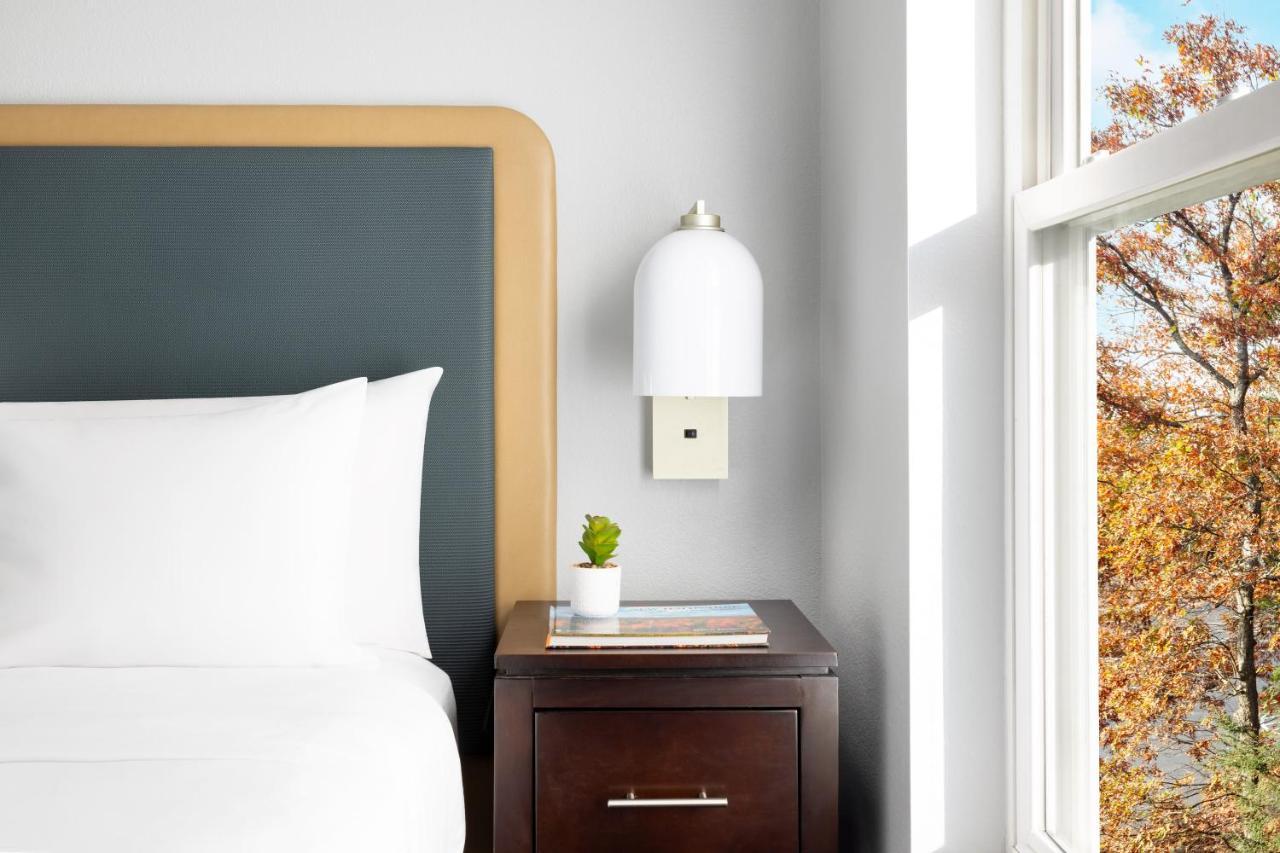 Two Bedroom Suite One King Two Queen Beds Non-Smoking