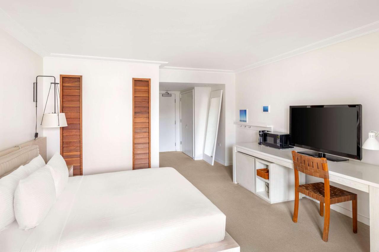 Premier King Room Balcony City View