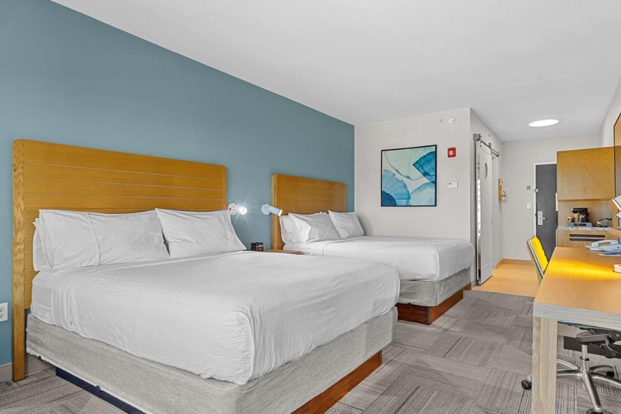 Two Queen Suite with Balcony - Water View