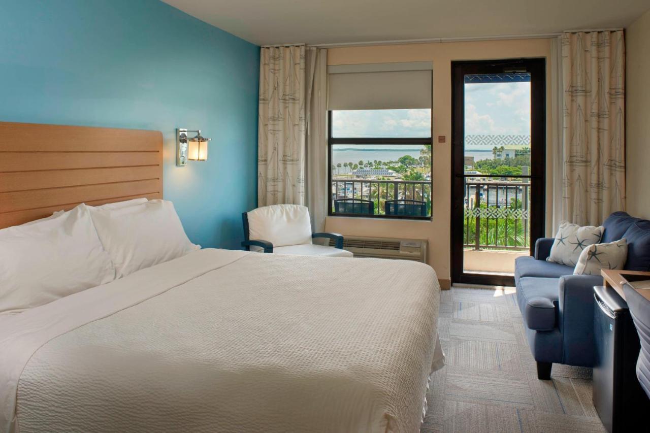 King Suite with Balcony - Marina View
