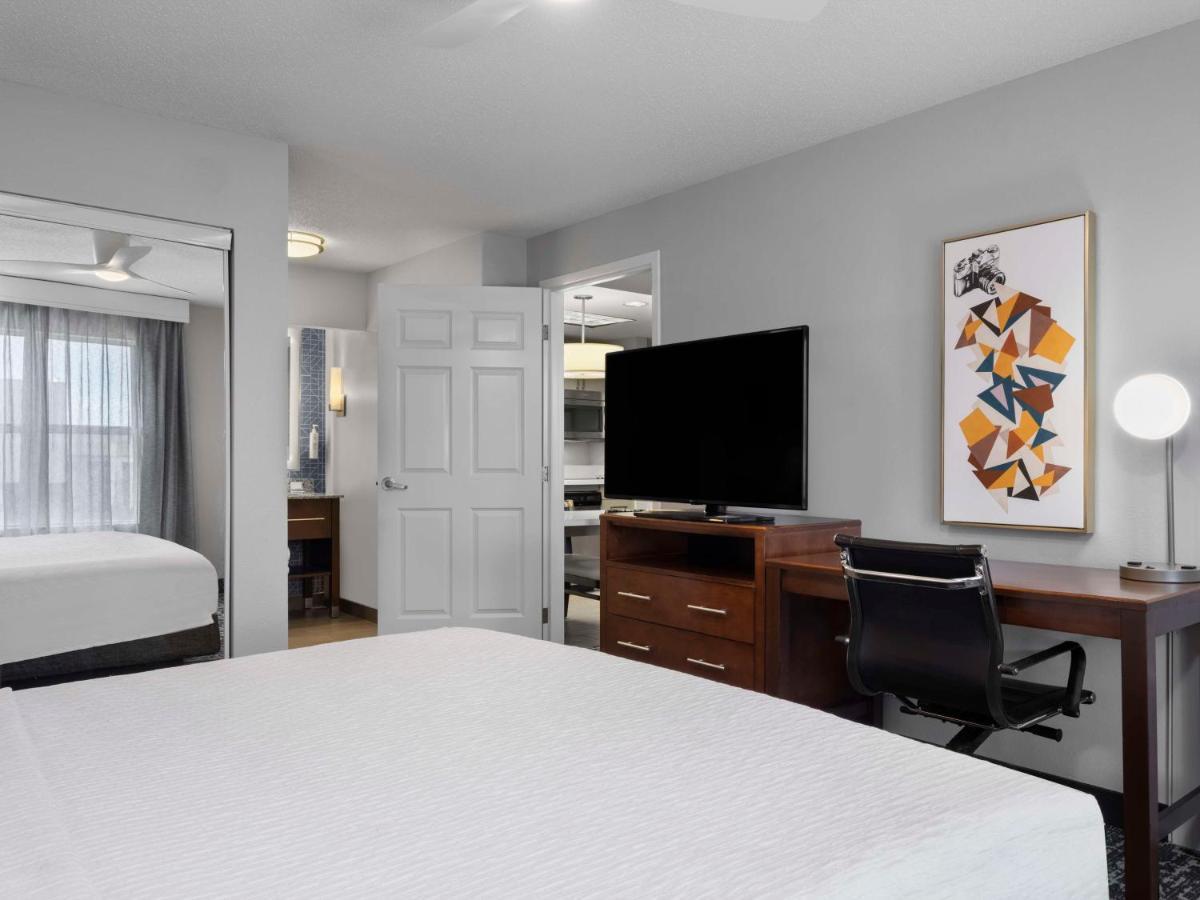 One-Bedroom King Suite - Non-Smoking