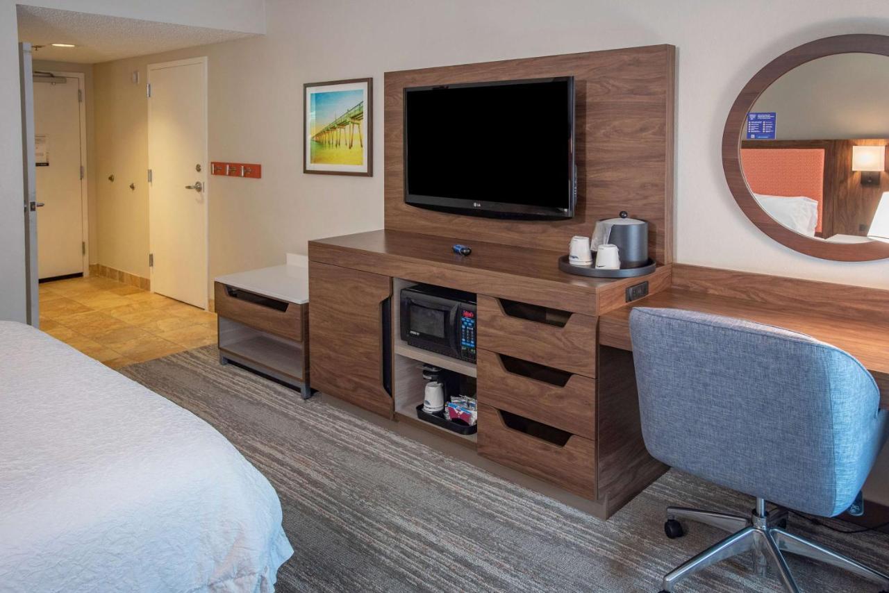 King Room Accessible Tub Mobility Hearing Access or Non-Smoking