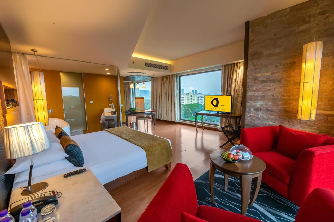 Suite Bathtub Complimentary 2 way Airport Transfer on Food & Soft Beverages on Laundry Services