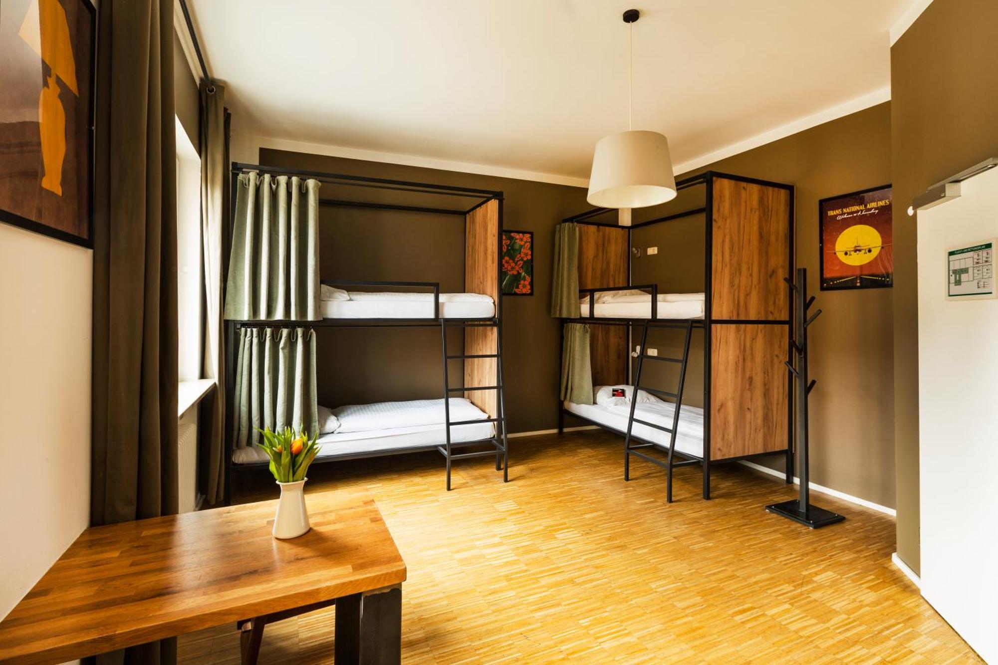 Singe Bed in 6-Bed Dormitory Room - Women