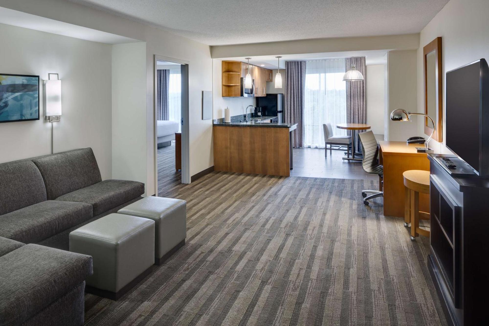 One-Bedroom Queen Suite Two Queen Beds