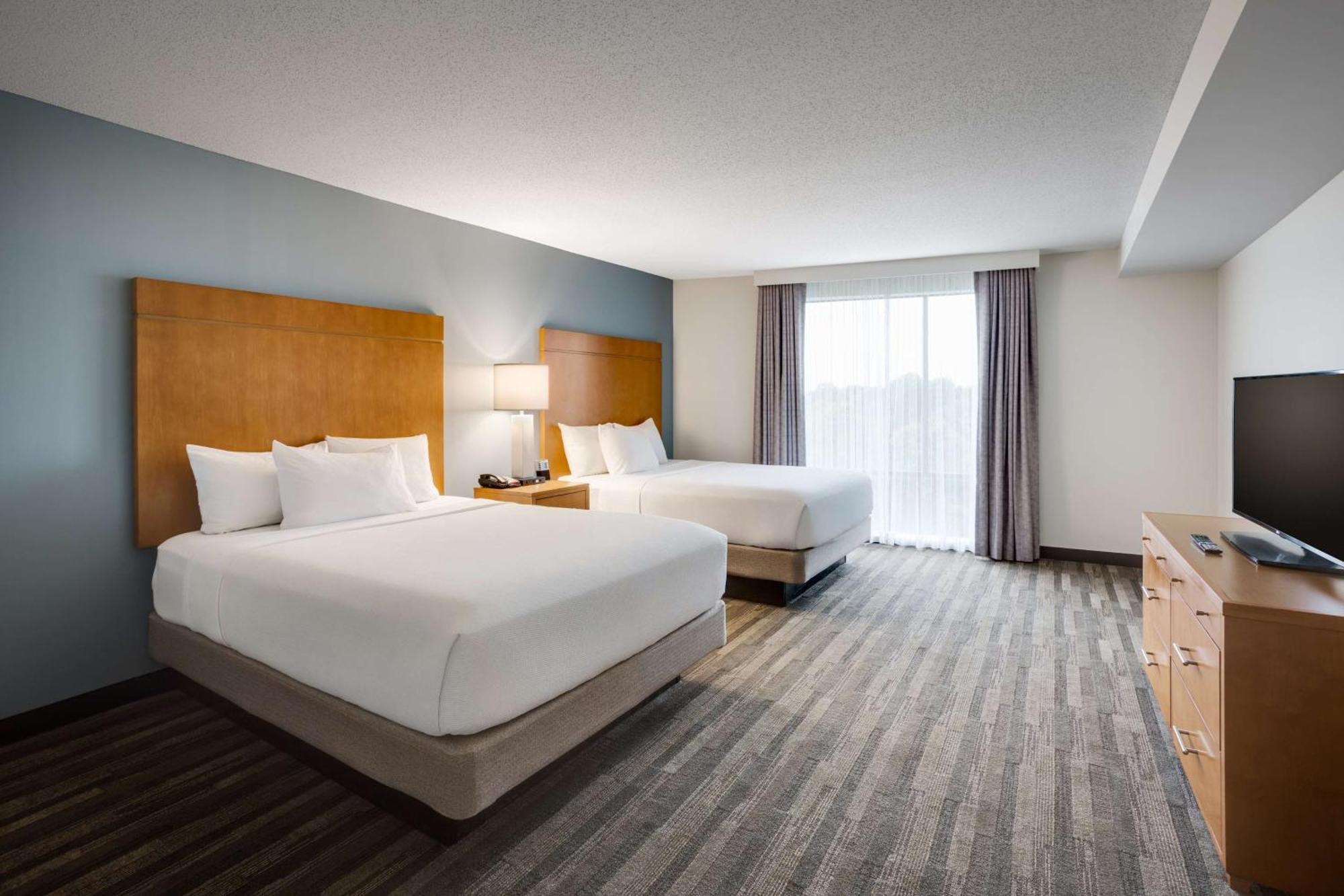One-Bedroom Queen Suite Two Queen Beds