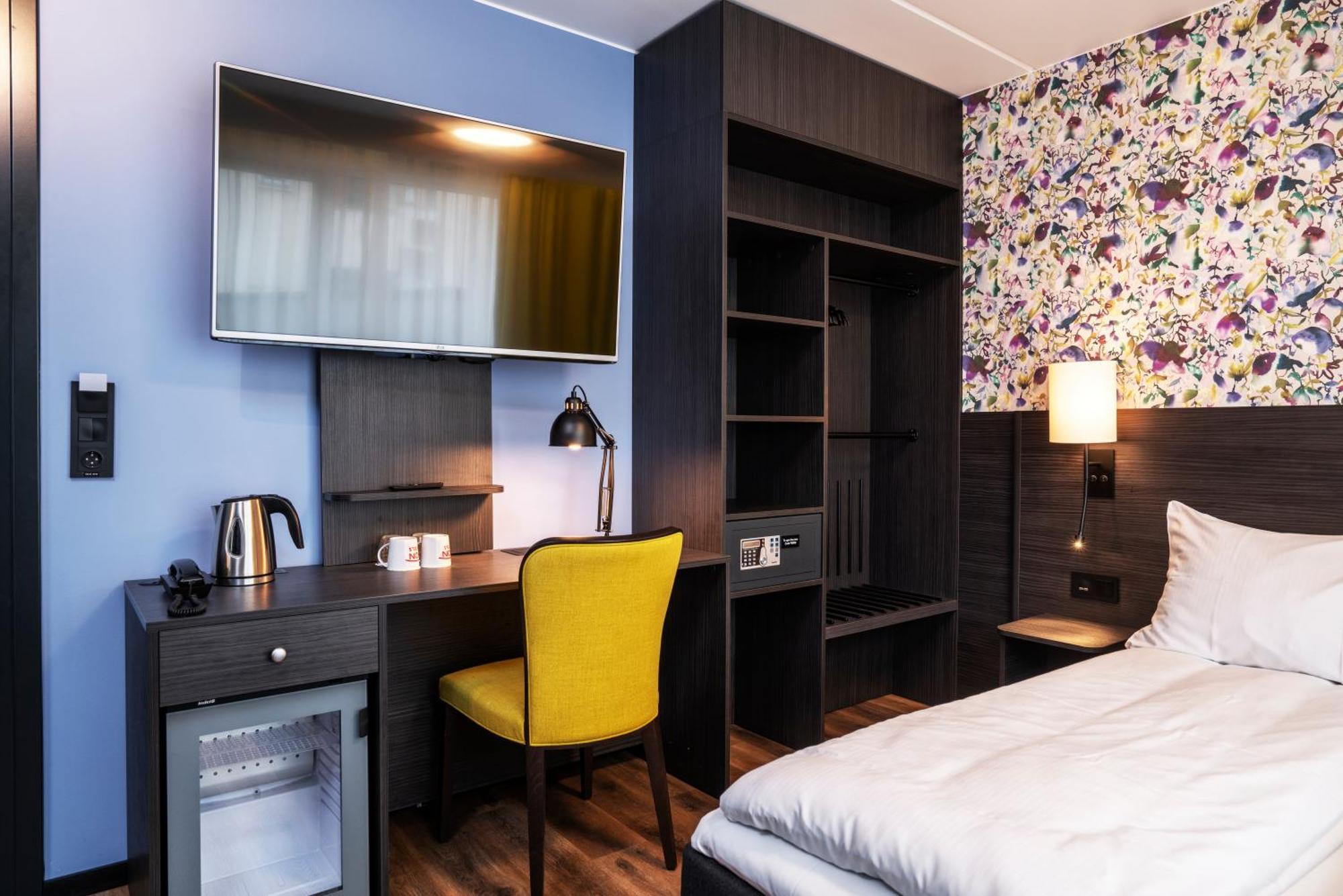 Standard Queen Room