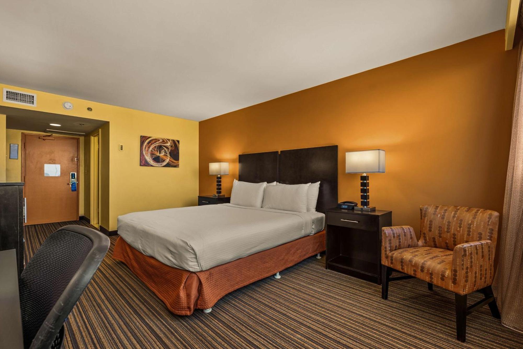 King Room City View Upper Floor or Non-Smoking