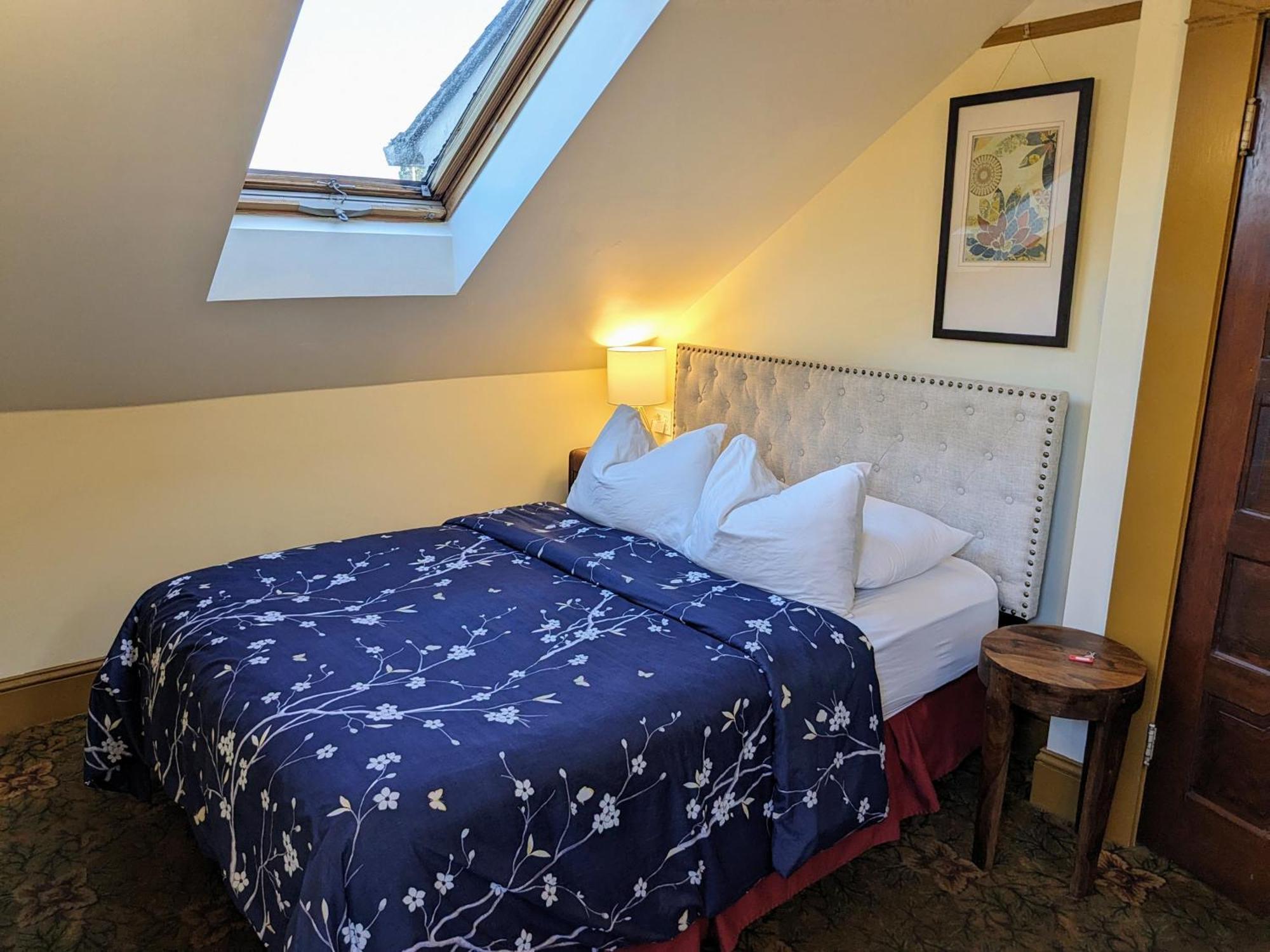Queen Room,1500908527:JPEG