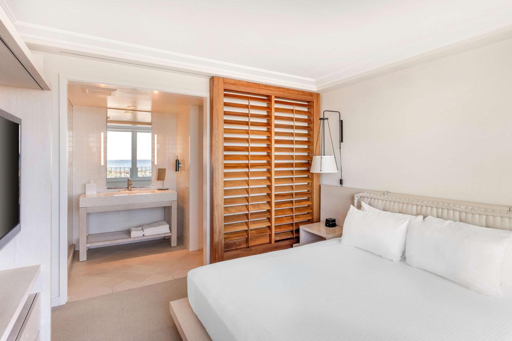 One-Bedroom Premier King Suite Balcony Oceanfront