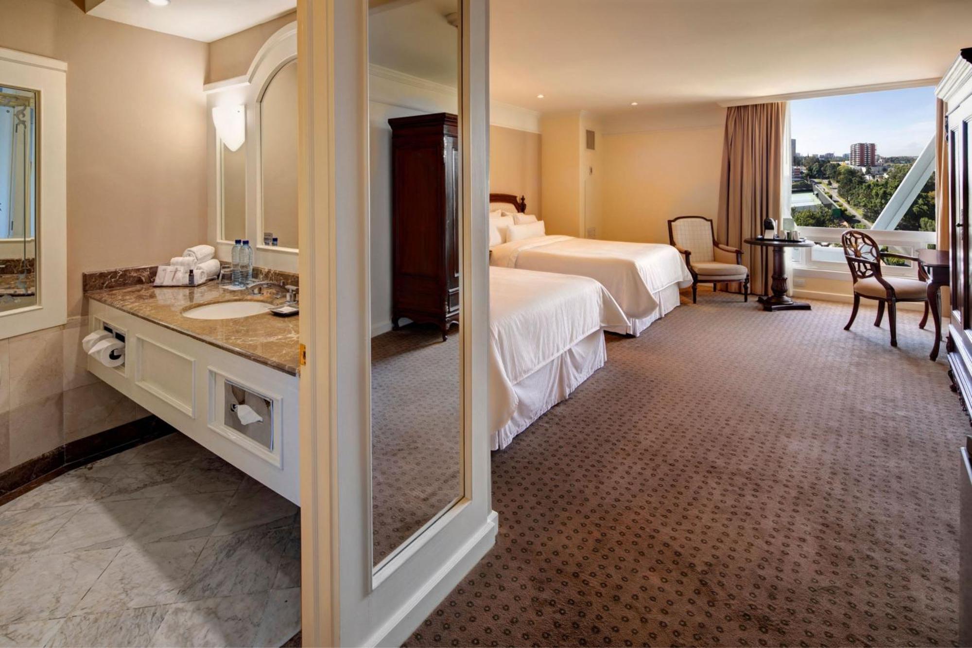 Deluxe, Guest room, 2 Queen, City view