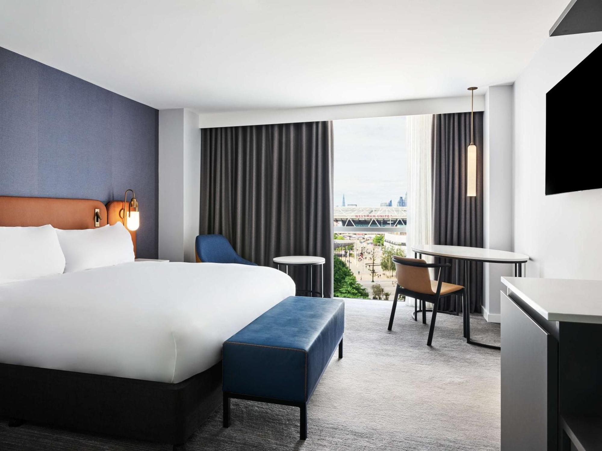 Deluxe King Room Olympic Park View