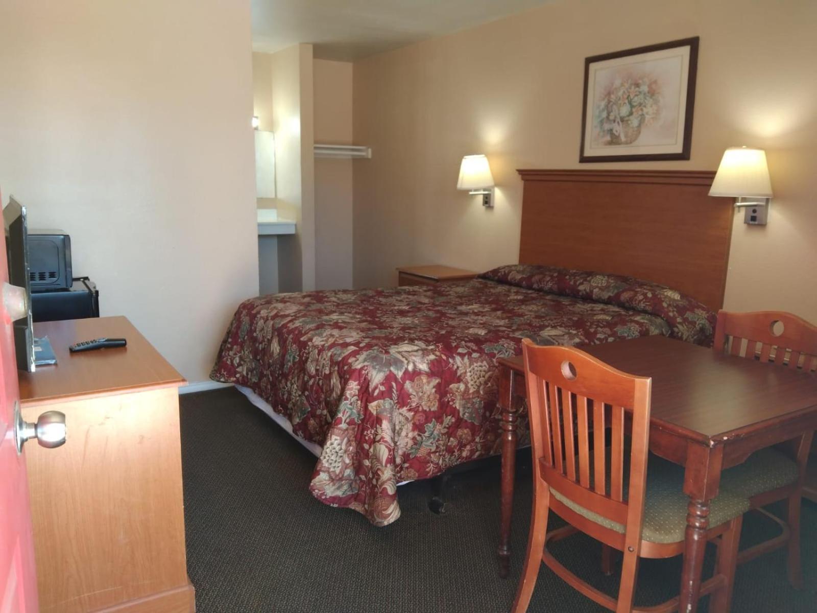 Standard Queen Room