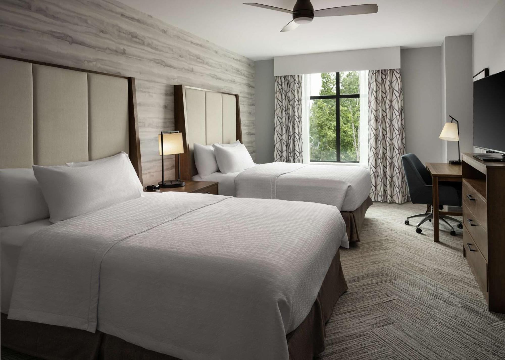 One-Bedroom Queen Suite Two Queen Beds Non-Smoking