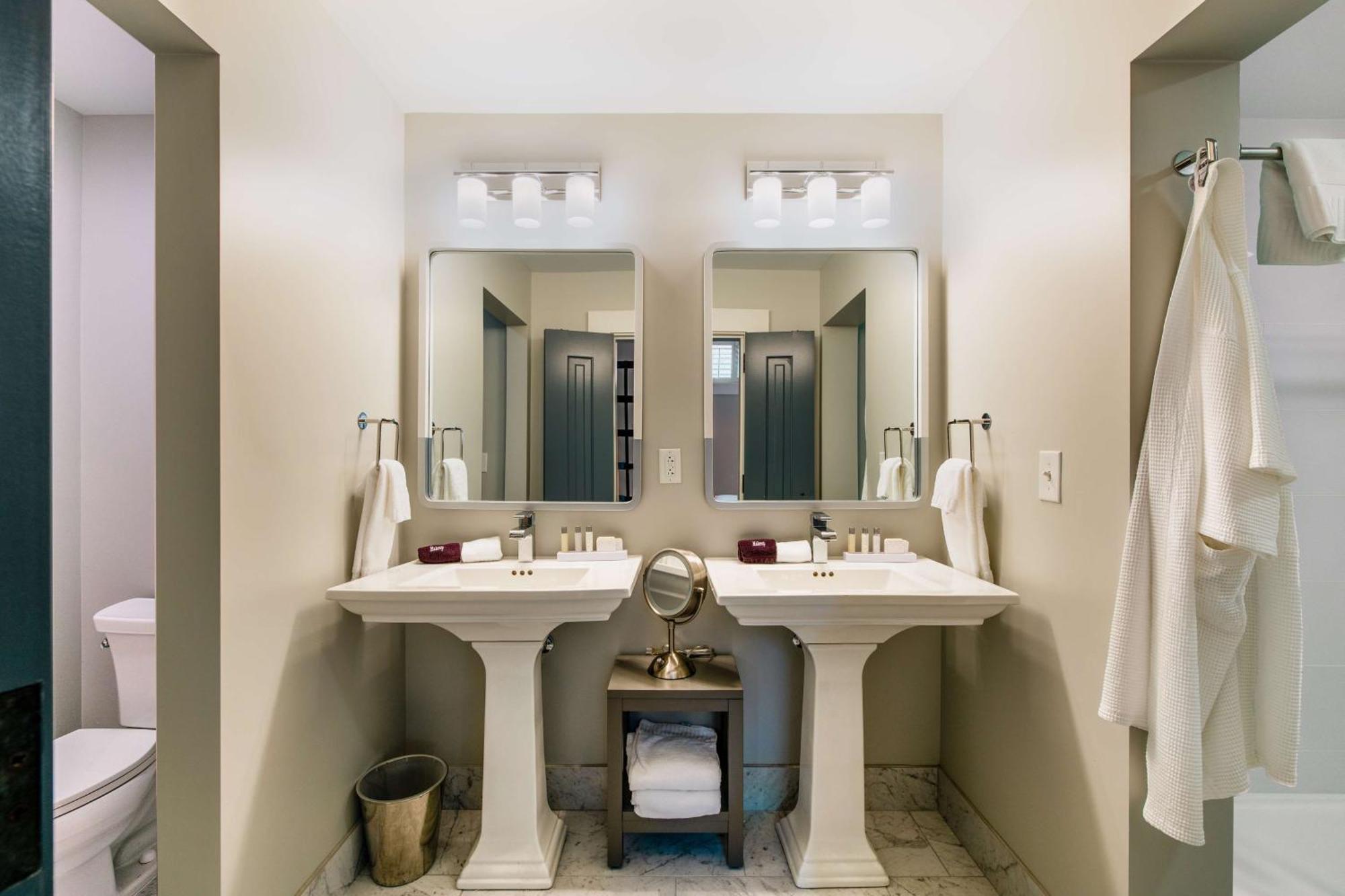 One-Bedroom King Suite