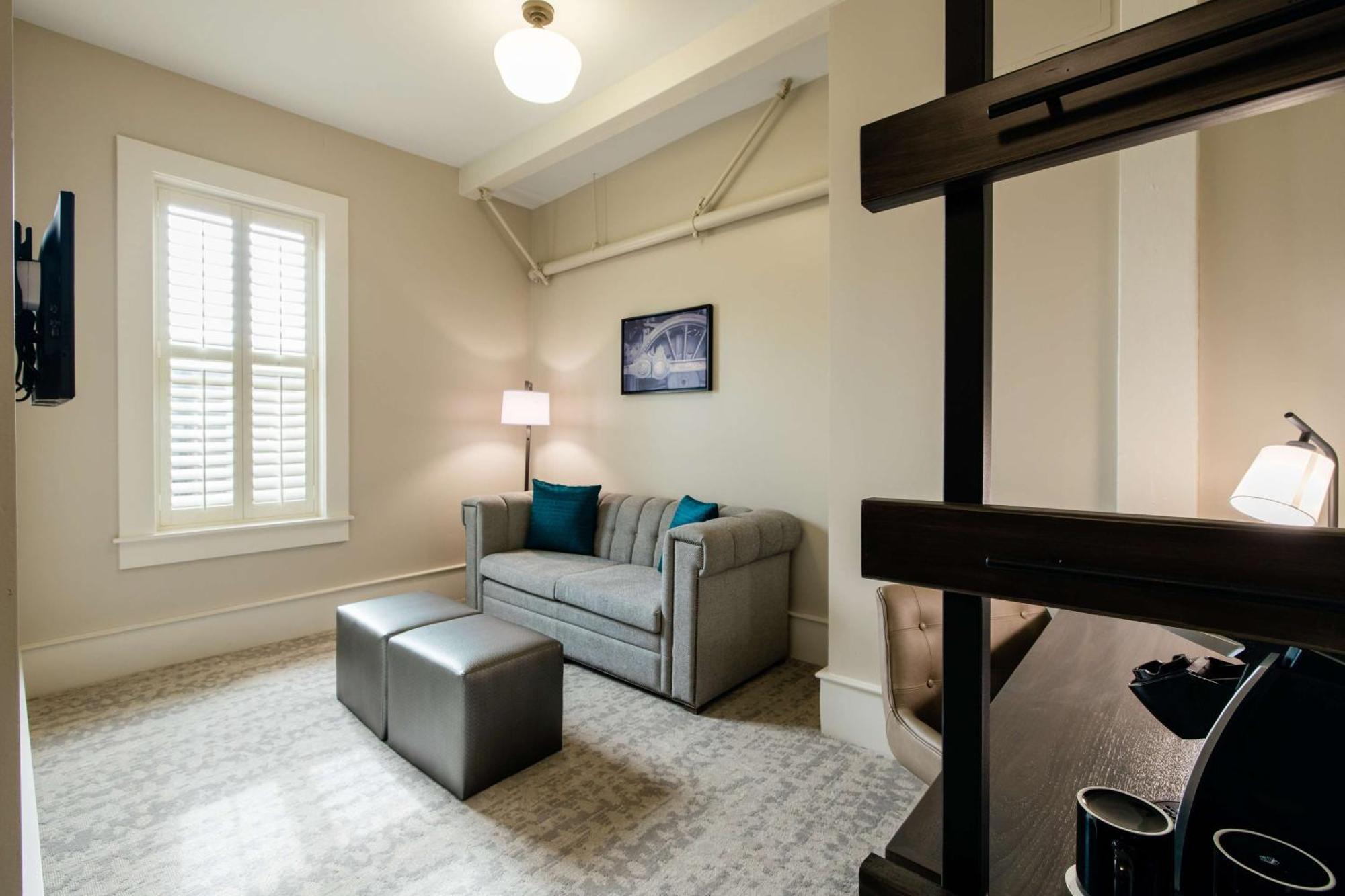 One-Bedroom King Suite
