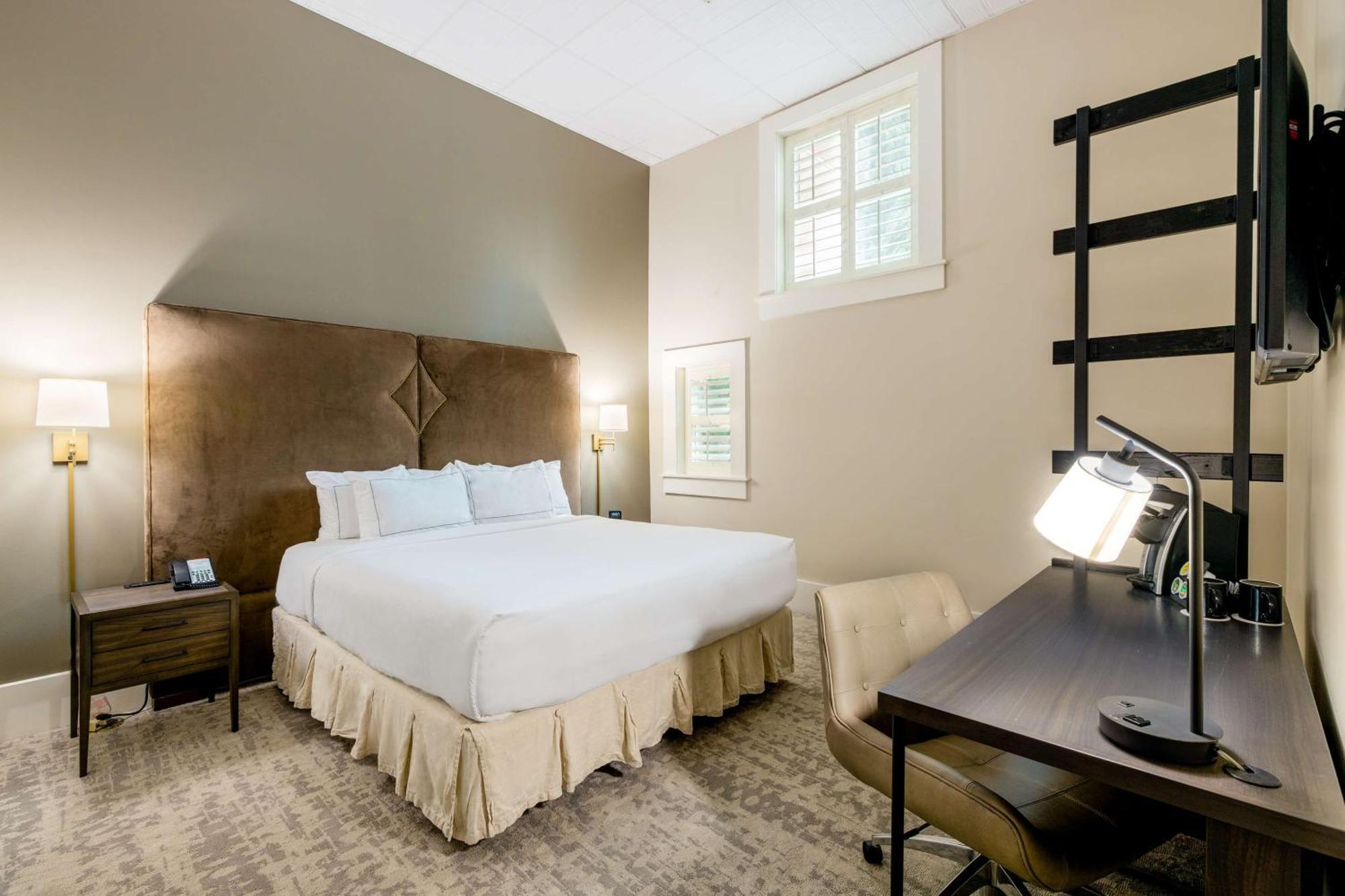 One-Bedroom King Suite
