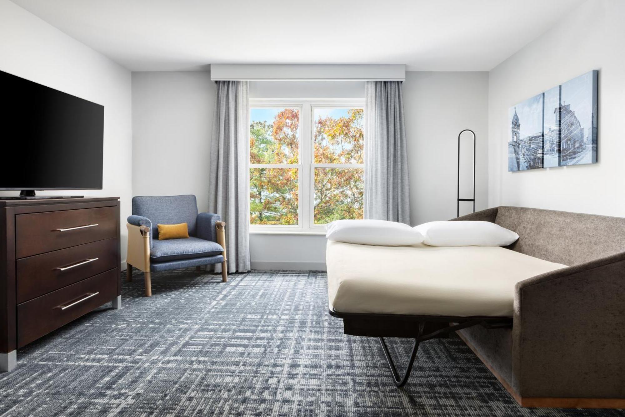Two Bedroom Suite One King Two Queen Beds Non-Smoking