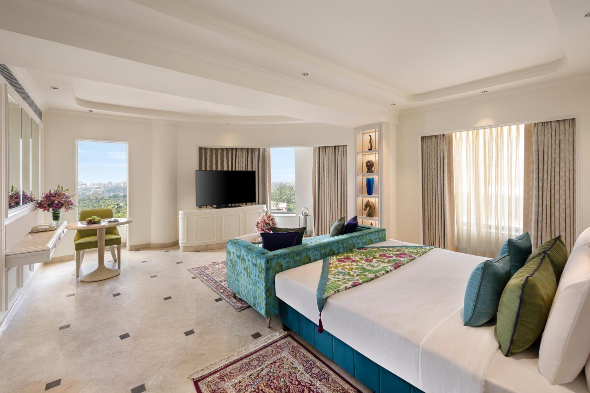 Presidential Suite (Enjoy Happy Hours with 1+1 offer on Alcoholic Drinks, Soft Beverages and 10% off on 1 session of 90 mins Spa)