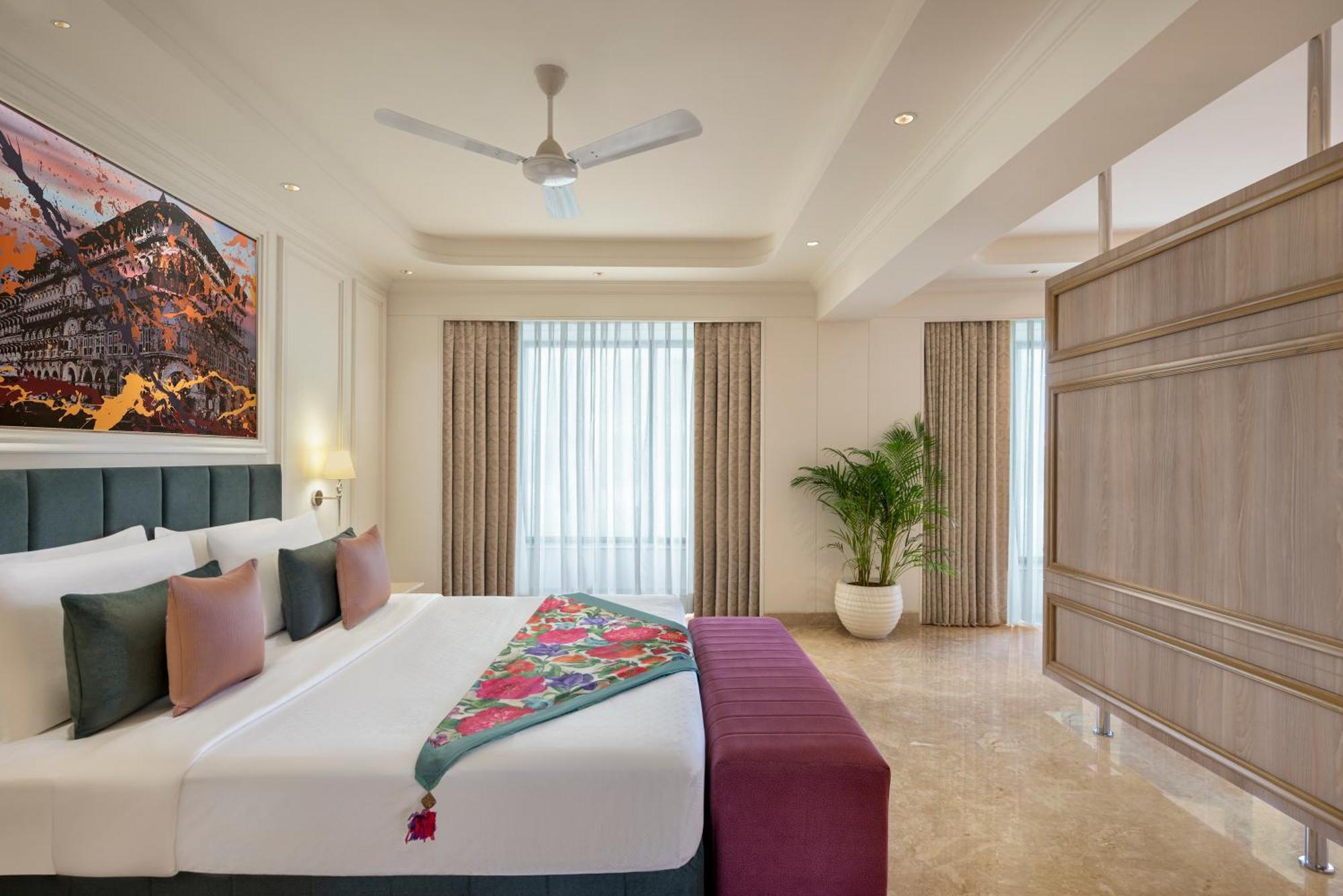 Executive Suite Enjoy Happy Hours 11 on Alcoholic Drinks Soft Beverages on 1 session of 90 mins Spa