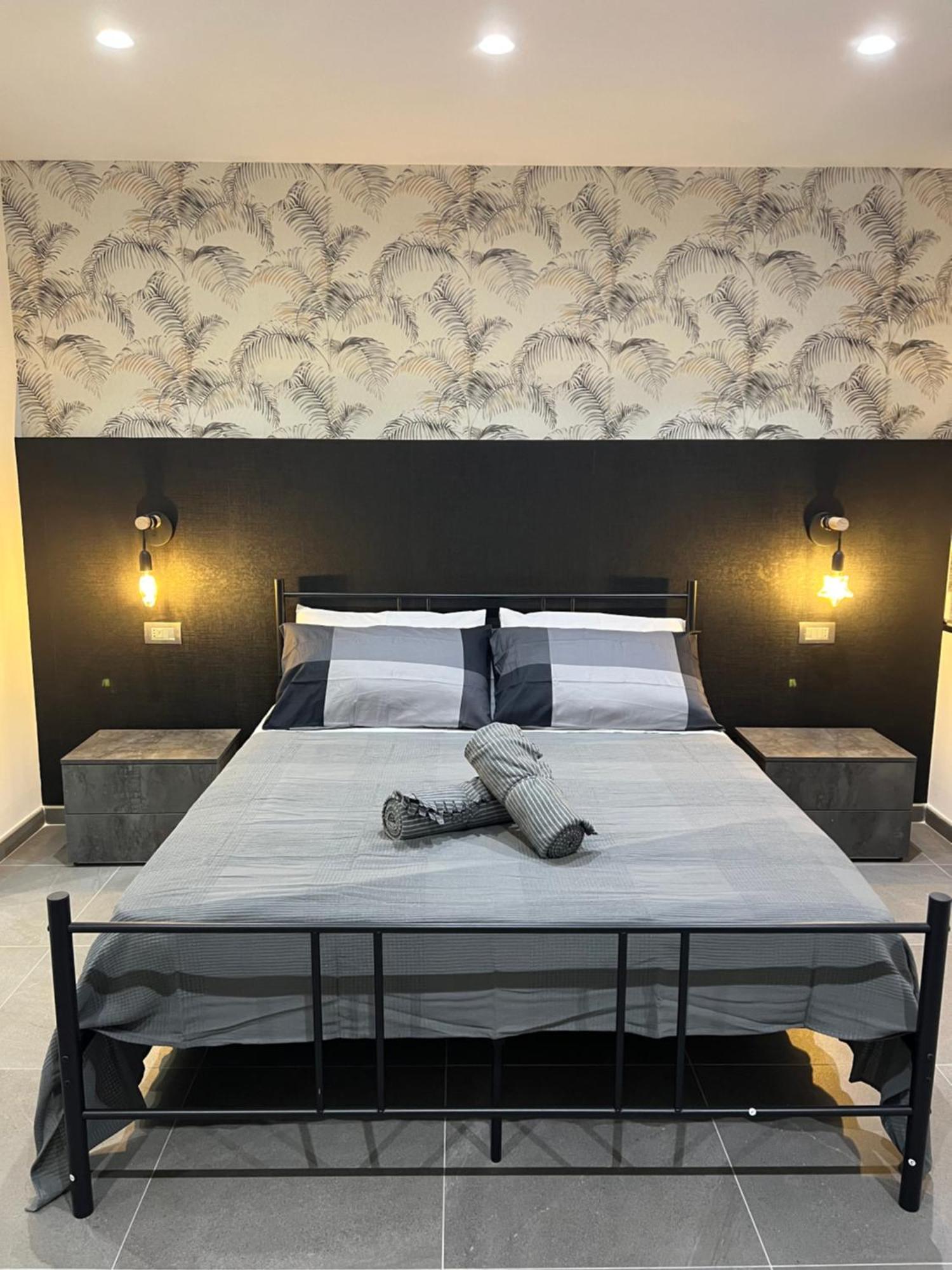 Deluxe Double Room with Side Sea View