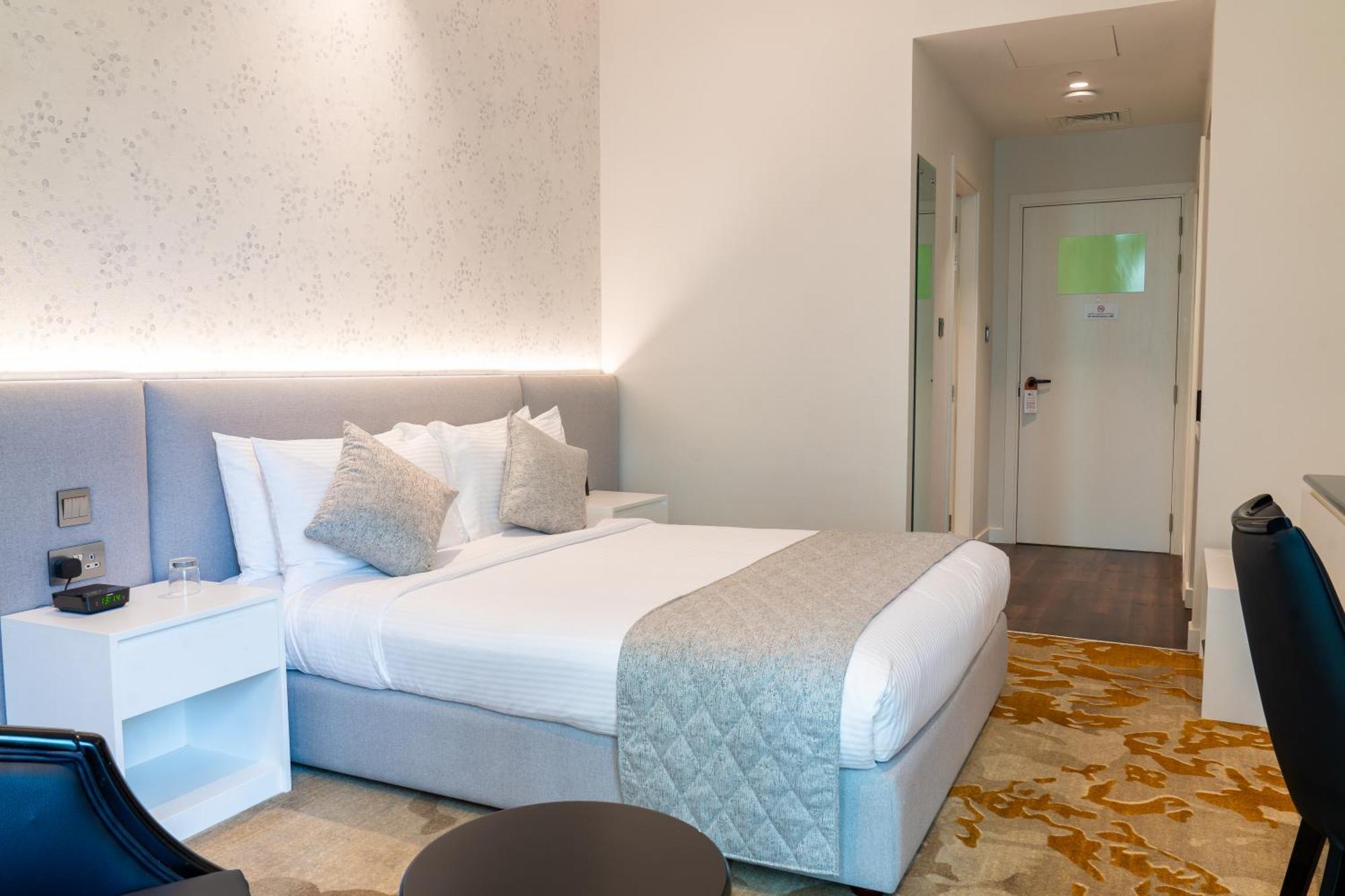 Standard Queen Room