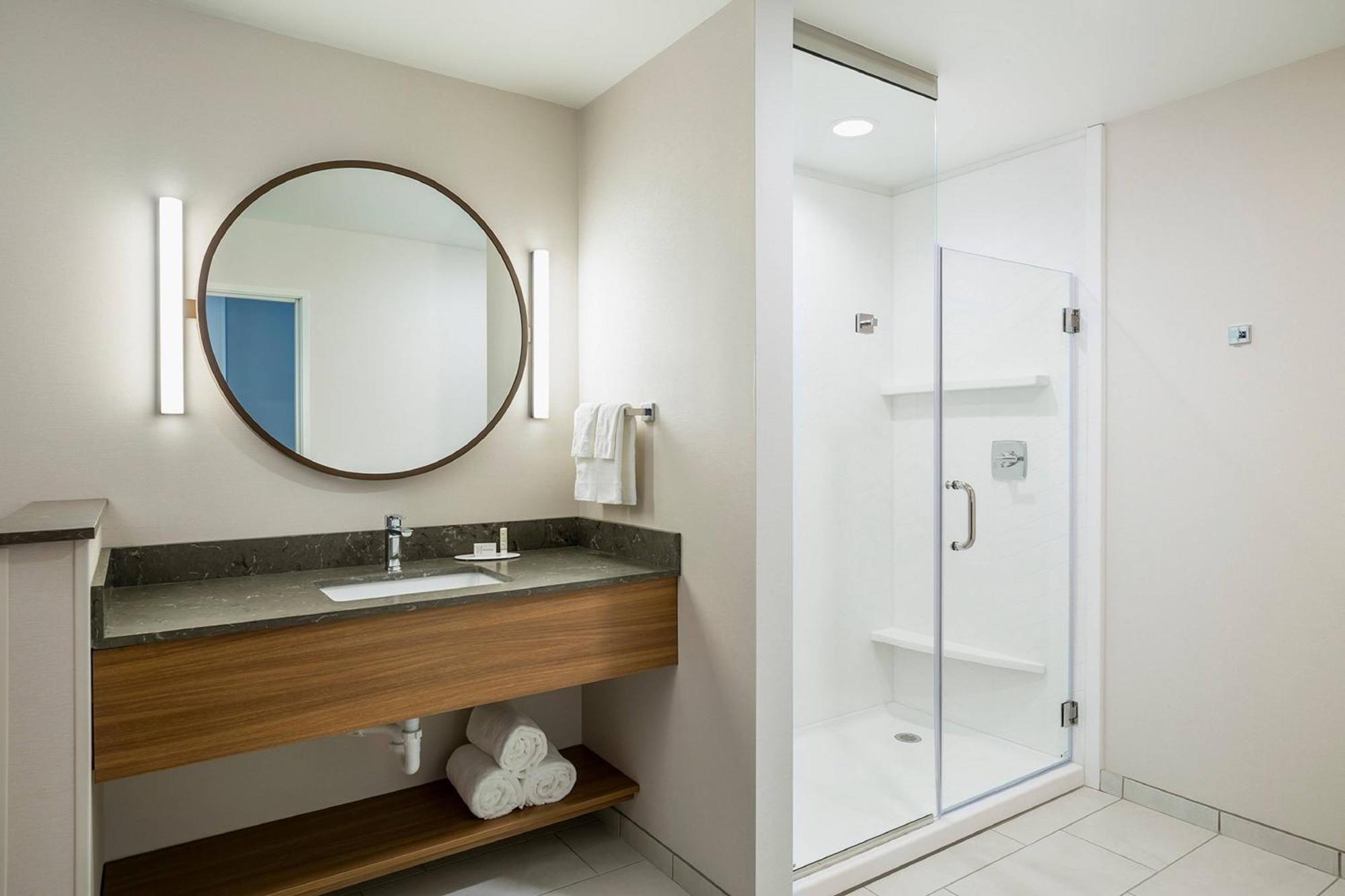 Queen Room Two Queen Beds River View Hearing Accessible
