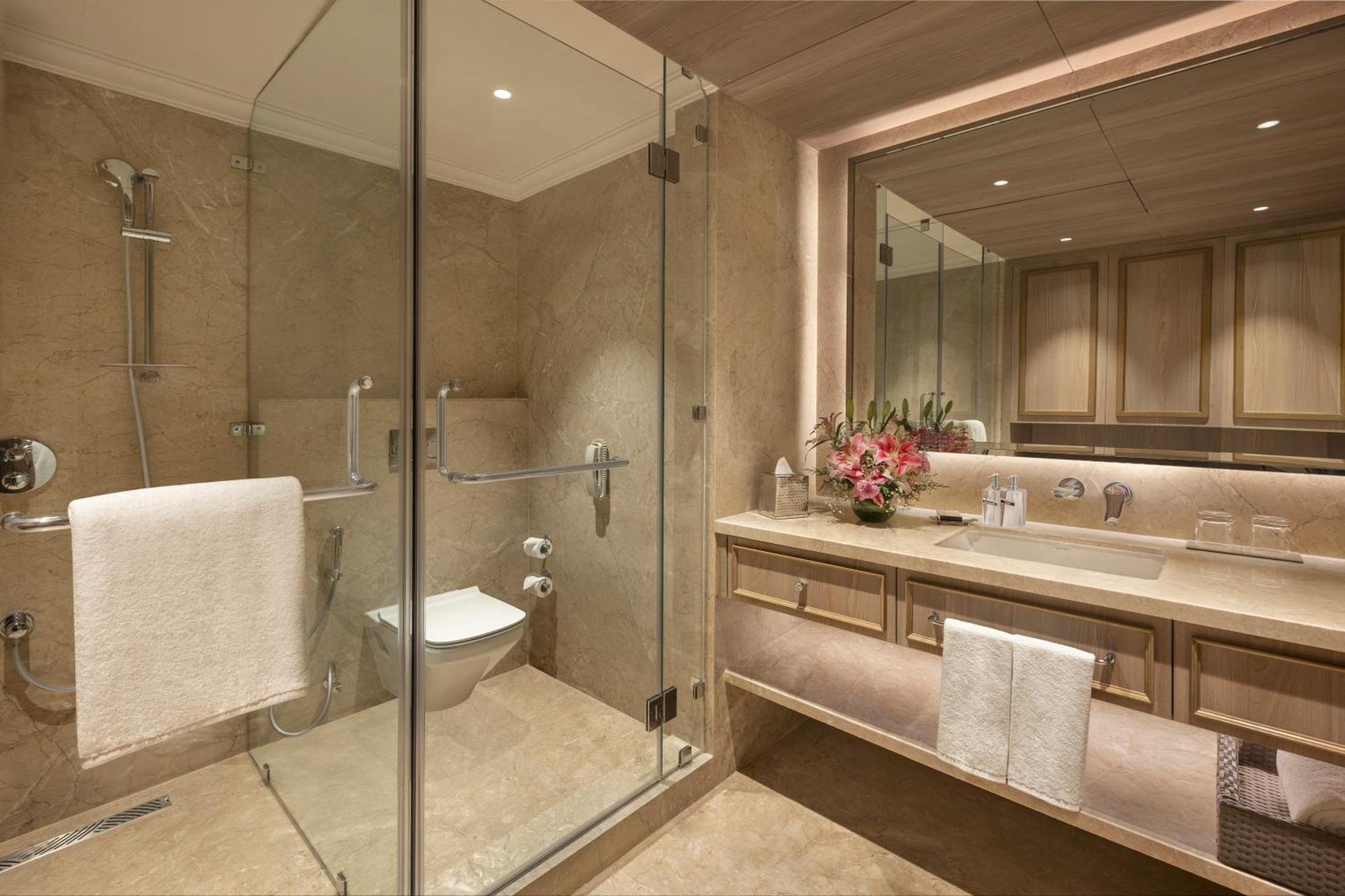 Executive Suite (Enjoy Happy Hours with 1+1 offer on Alcoholic Drinks, Soft Beverages and 10% off on 1 session of 90 mins Spa)