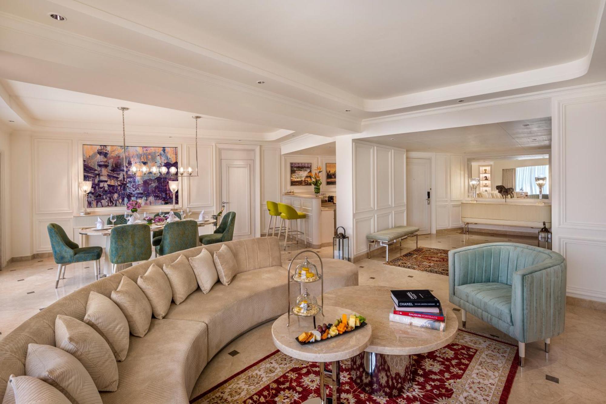 Presidential Suite Enjoy Happy Hours 11 on Alcoholic Drinks Soft Beverages on 1 session of 90 mins Spa