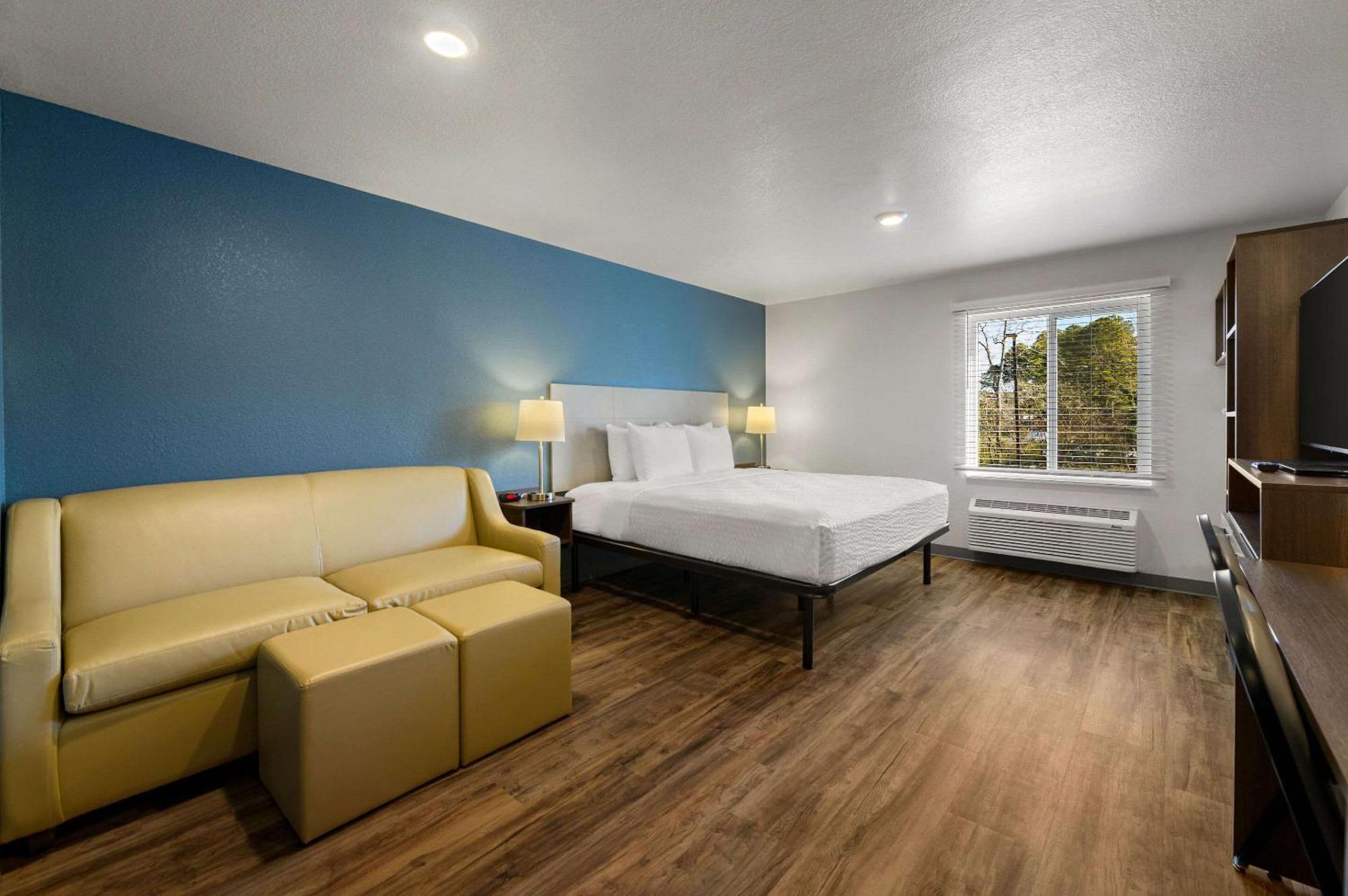 King Suite with Sofa bed - Non Smoking/Interior Hall