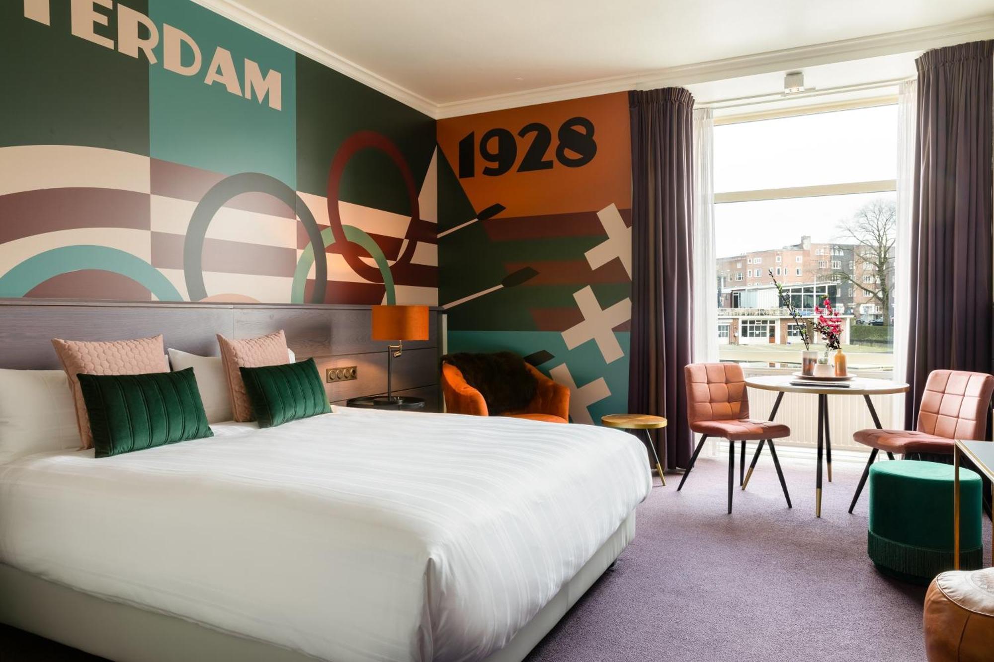 Deluxe King Room Canal View