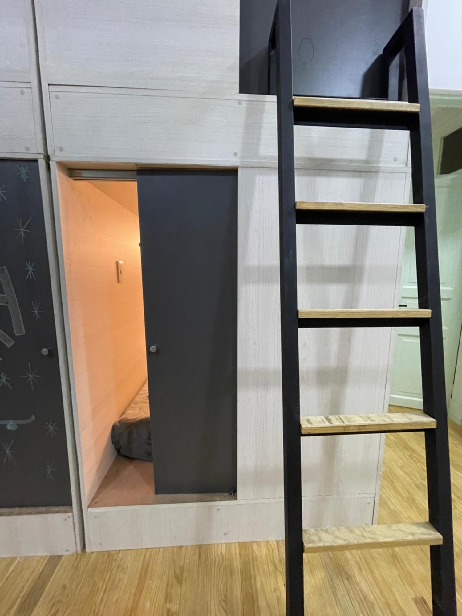 Single Bed 4-Bed Dormitory Room