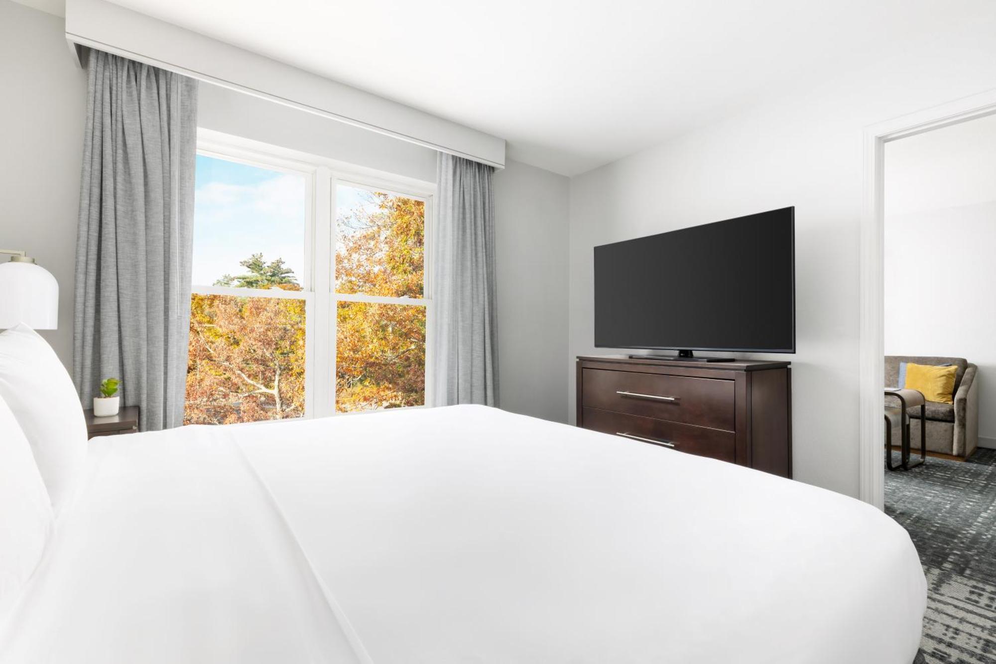 One-Bedroom King Suite Non-Smoking