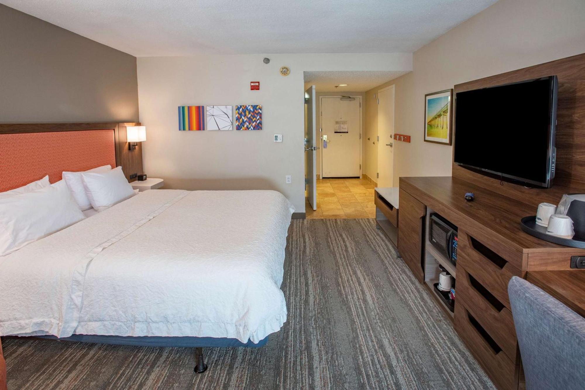 King Room Accessible Tub Mobility Hearing Access or Non-Smoking